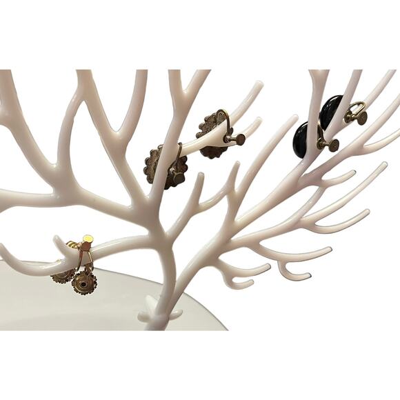 Set of 3 Vintage Screw Back Earrings - Picture 5 of 5